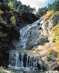 姥ヶ滝 （うばがたき）白山白川郷ホワイトロード　滝をみながら足湯ができる　石川県
